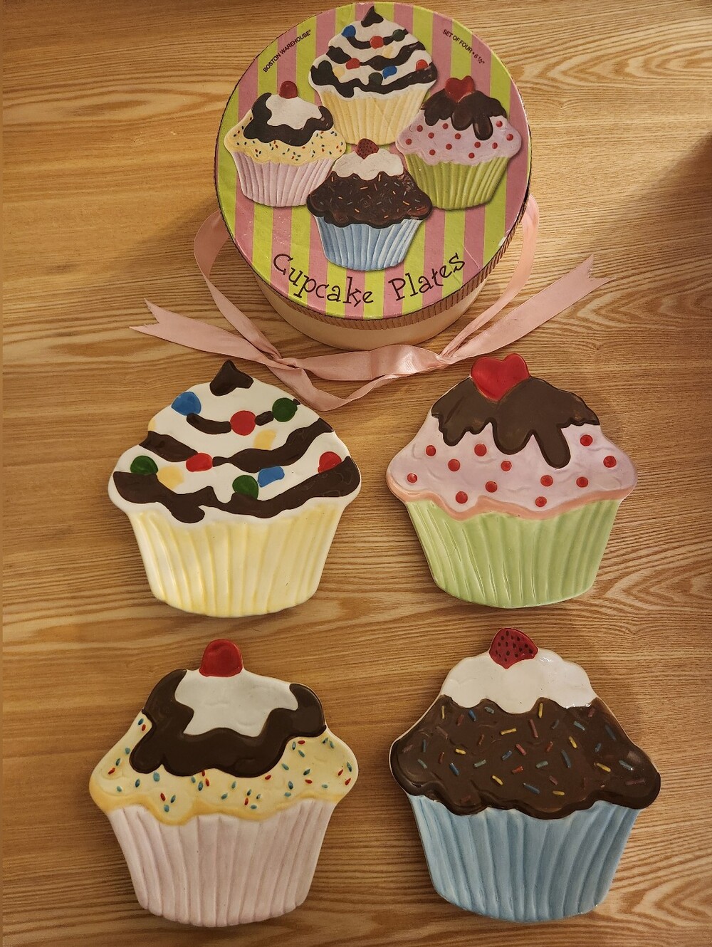 2004 Boston Warehouse Cupcake Plates